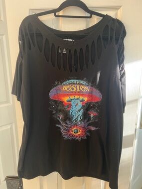 torrid Black Cutout Band Tee with Multicolor Boston Graphic